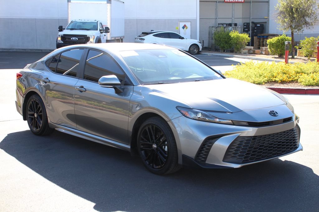 Used 2025 Toyota Camry SE FWD image 11