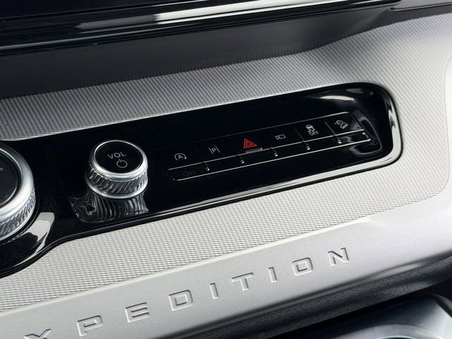 Certified 2025 Ford Expedition Active AWD/4WD image 34