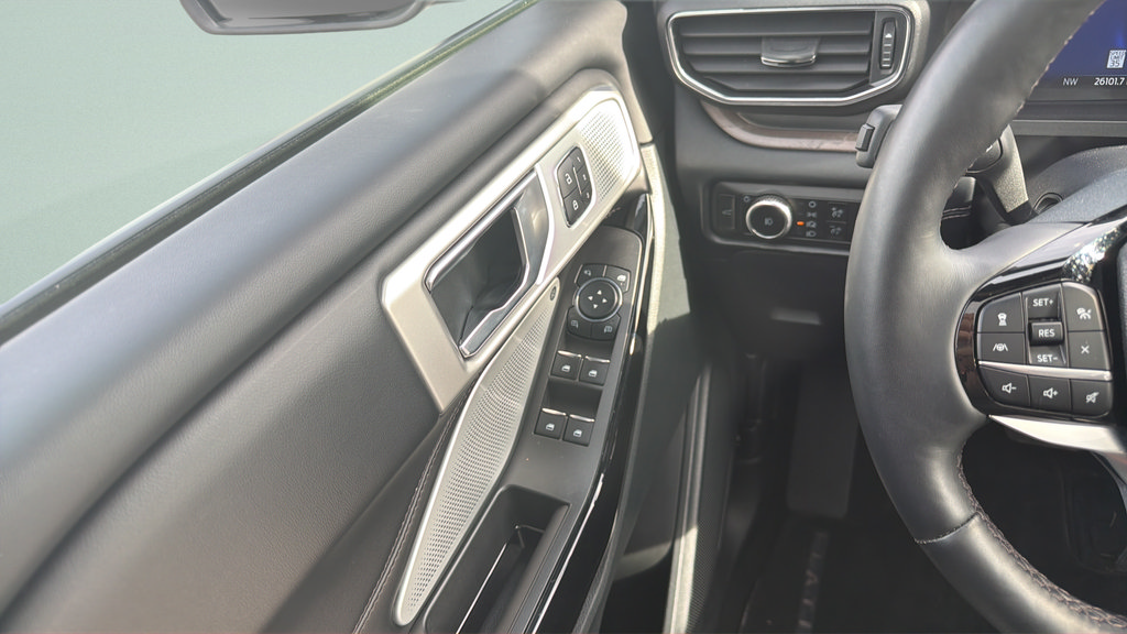 Certified 2023 Ford Explorer Platinum w/ Technology Package AWD/4WD image 23