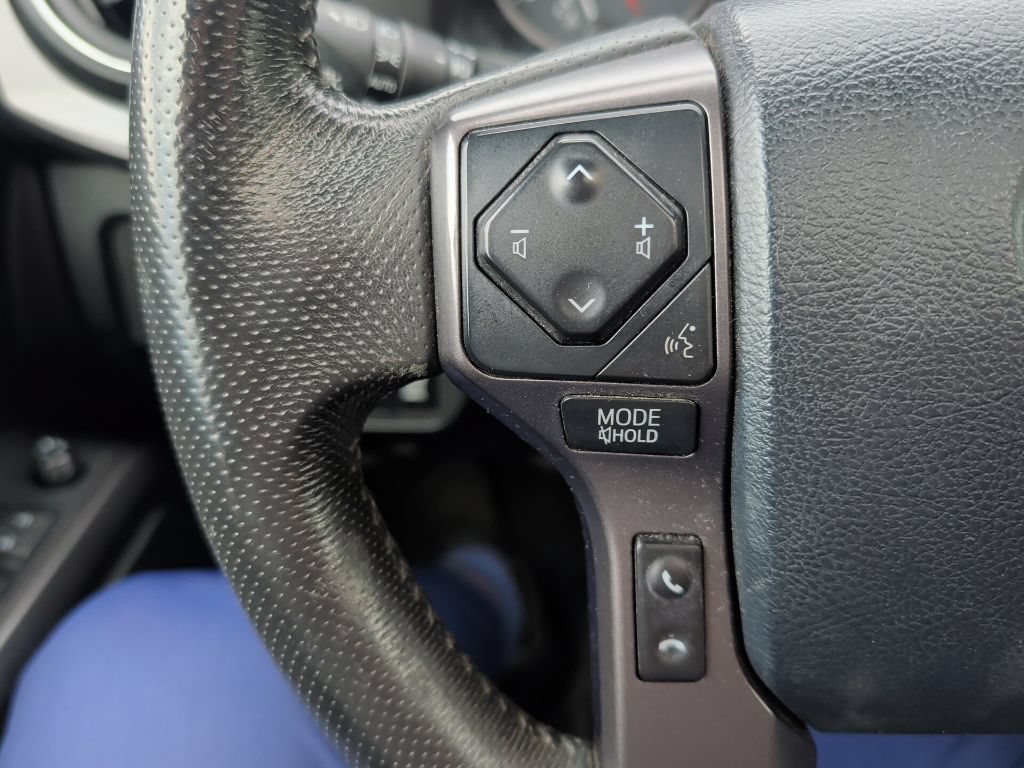 Used 2019 Toyota Tacoma TRD Off-Road w/ TRD Premium Off Road Package AWD/4WD image 10
