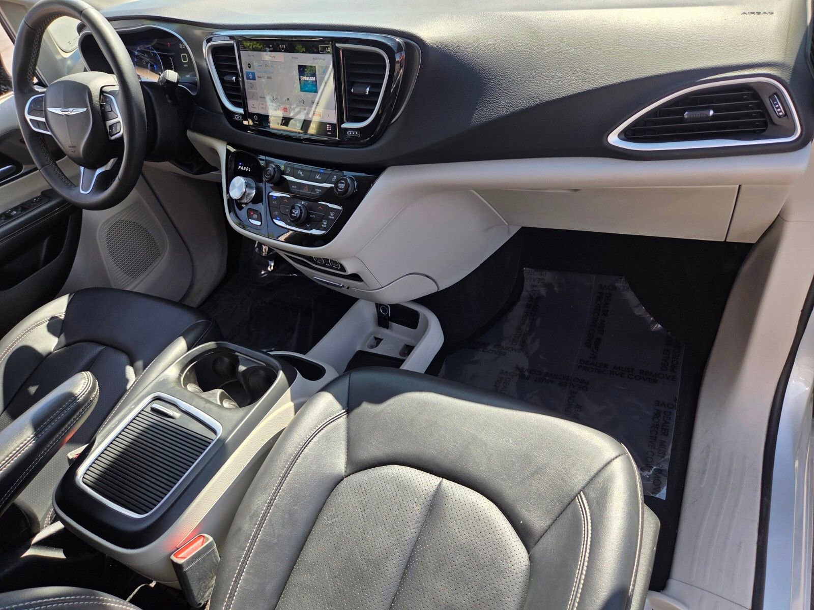 Used 2024 Chrysler Pacifica Touring-L FWD image 17