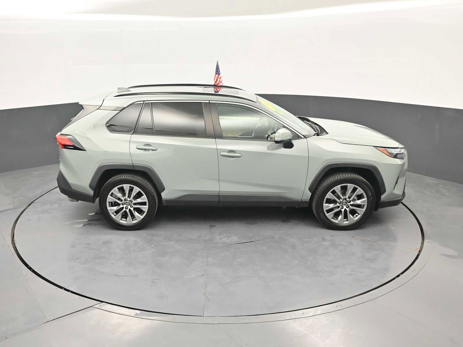 Used 2022 Toyota RAV4 XLE Premium AWD/4WD image 35