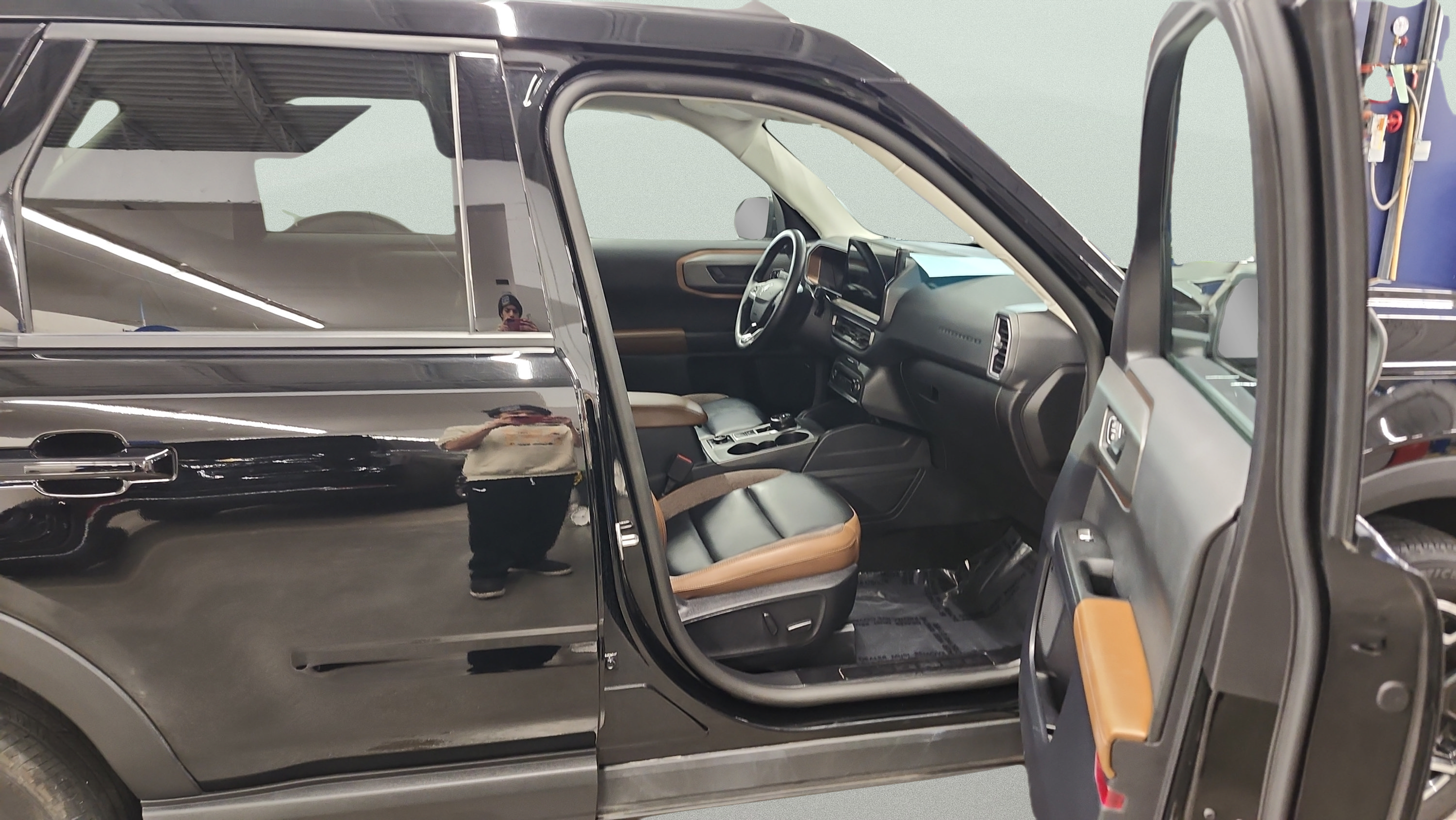Certified 2025 Ford Bronco Sport Outer Banks w/ Outer Banks Tech Package+ AWD/4WD image 15