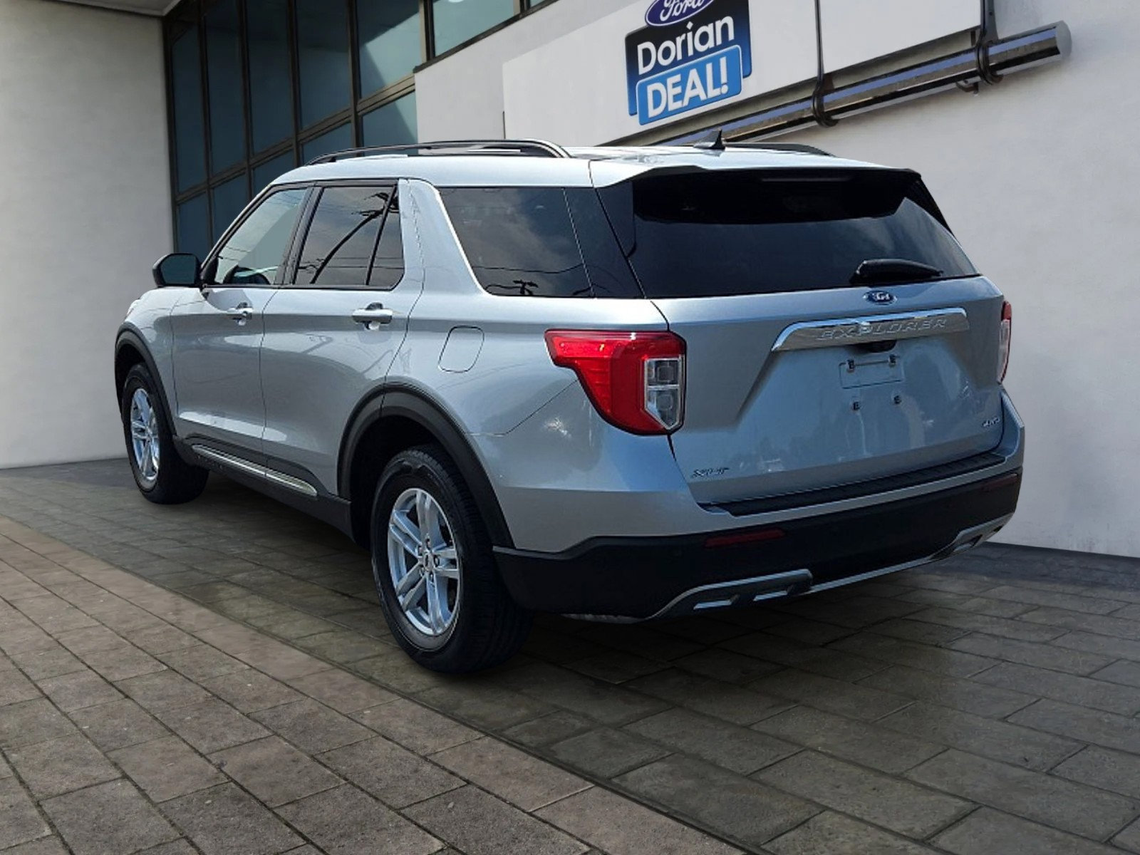 Certified 2023 Ford Explorer XLT w/ Equipment Group 202A AWD/4WD image 5