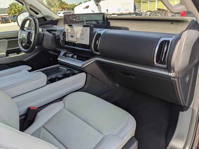 Certified 2025 Ford Expedition Platinum w/ Driver's Package AWD/4WD image 14