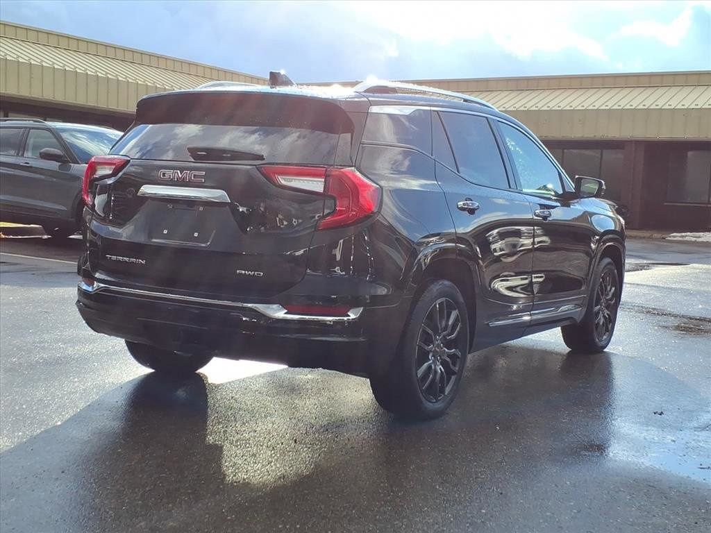 Used 2023 GMC Terrain Denali w/ Black Diamond Edition image 5