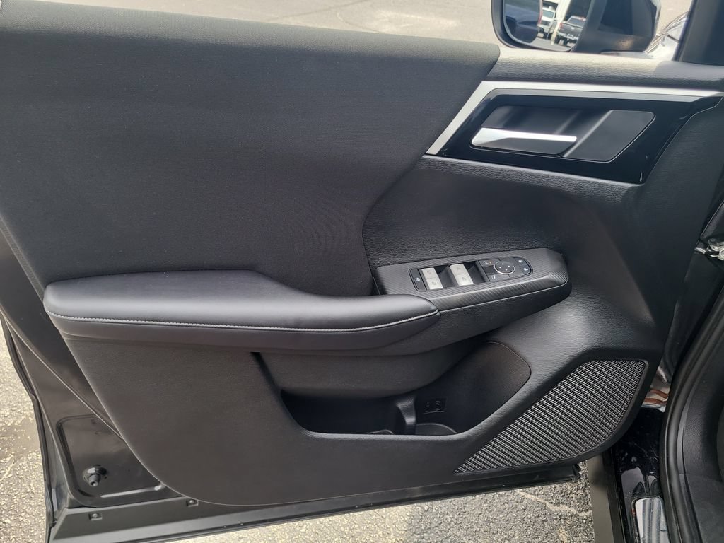 Used 2024 Mitsubishi Outlander ES FWD image 13