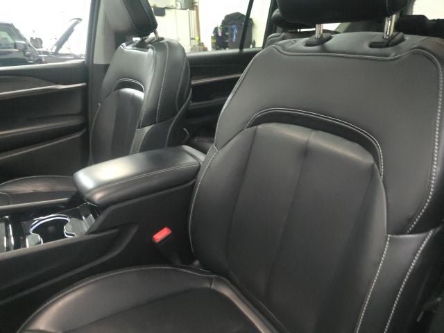 Used 2022 Jeep Grand Cherokee L Limited AWD/4WD image 19