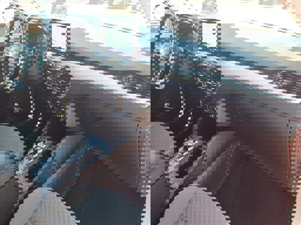 Certified 2022 Ford Escape SE w/ SE Sport Appearance Package image 10