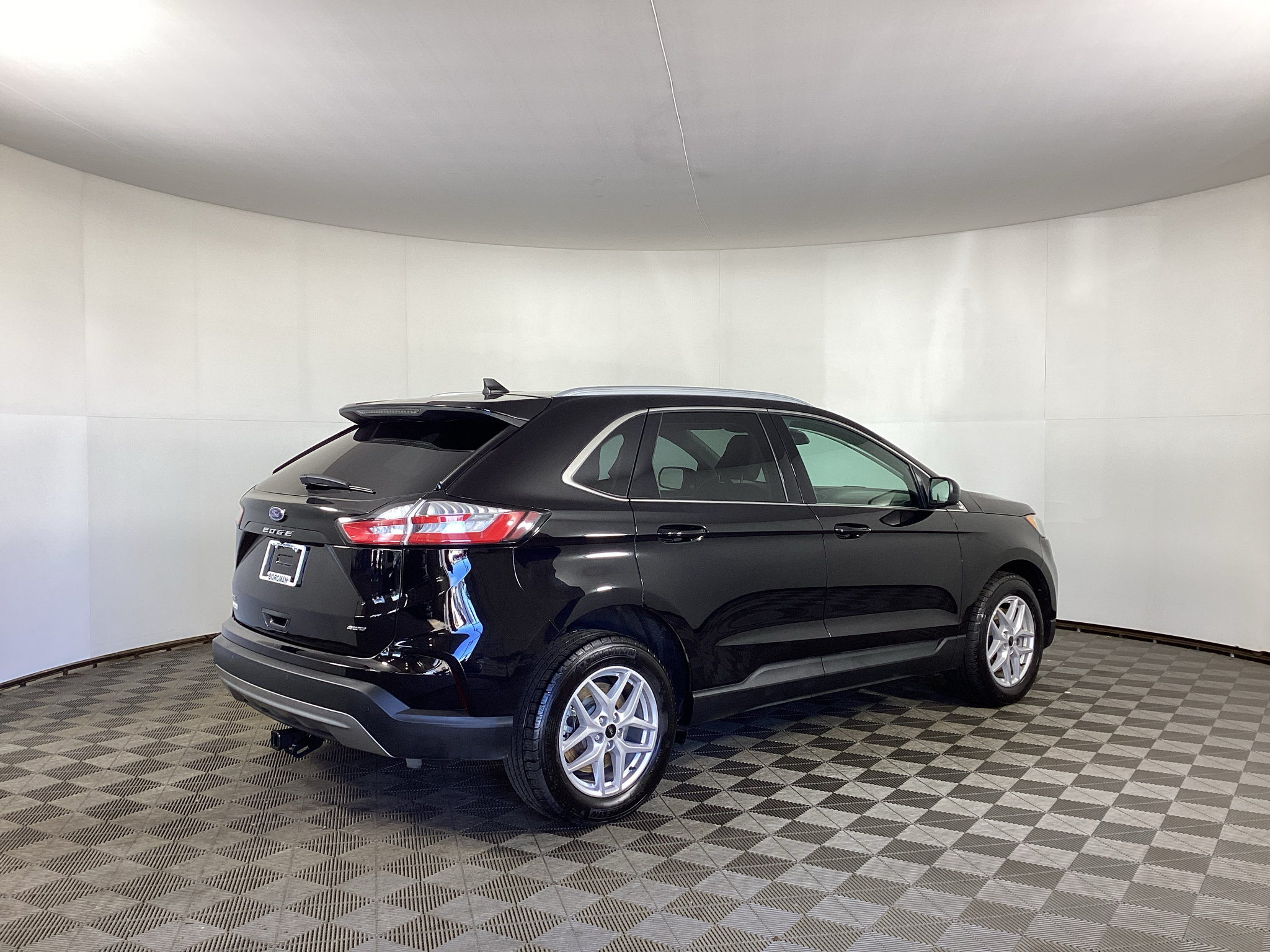 Certified 2024 Ford Edge SEL w/ Convenience Package AWD/4WD image 2
