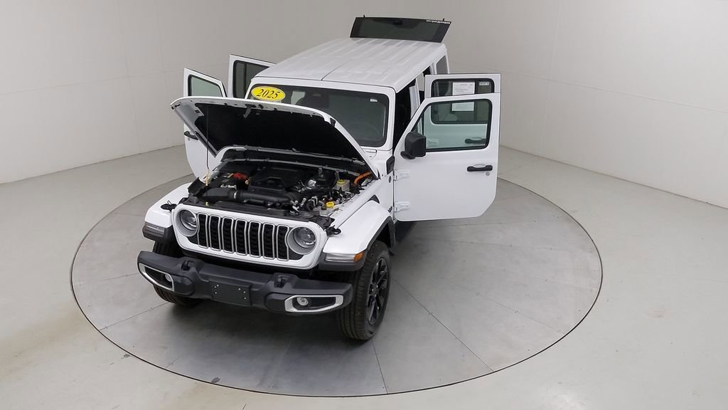Used 2025 Jeep Wrangler Unlimited Sahara AWD/4WD image 43