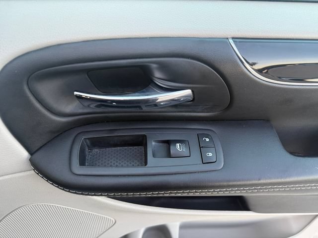 Used 2017 Dodge Grand Caravan SXT FWD image 9