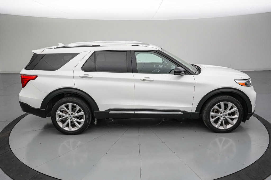 Certified 2024 Ford Explorer Platinum w/ Technology Package AWD/4WD image 3