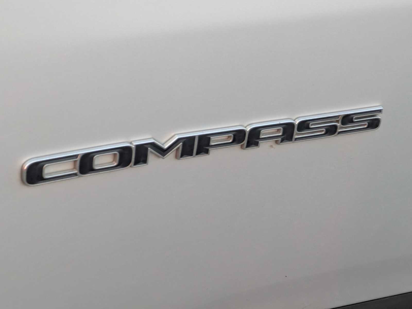 Used 2024 Jeep Compass Latitude AWD/4WD image 11