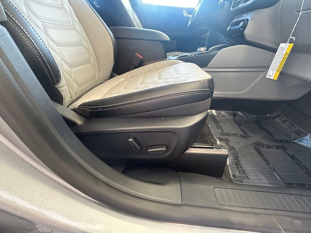 Certified 2024 Ford Escape SE w/ PHEV Premium Package FWD image 27
