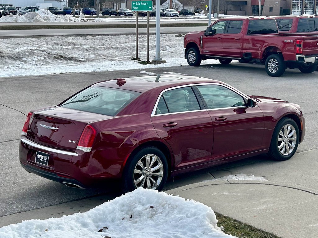Used 2017 Chrysler 300 Limited w/ Value Package image 5