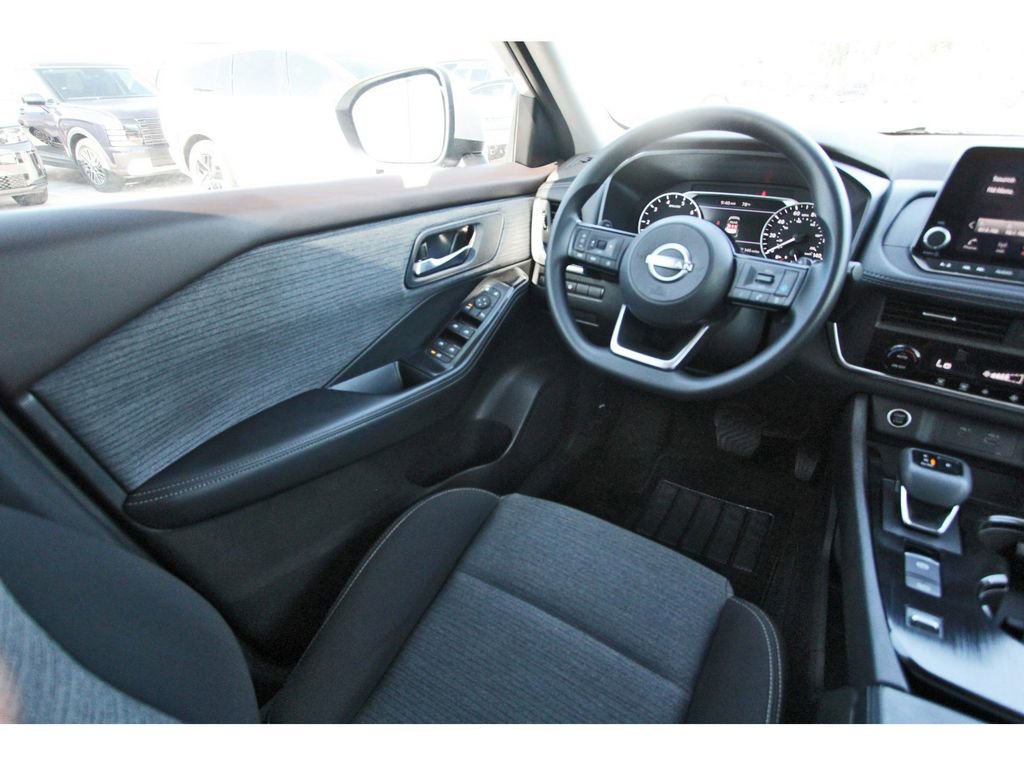 Used 2023 Nissan Rogue SV FWD image 11