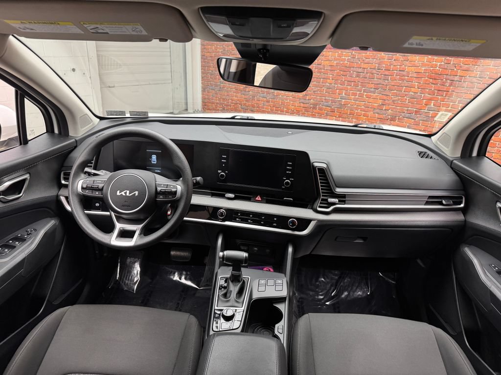Used 2024 Kia Sportage LX AWD/4WD image 12