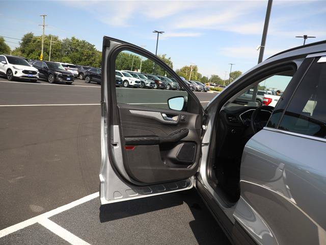 Certified 2024 Ford Escape Platinum AWD/4WD image 19