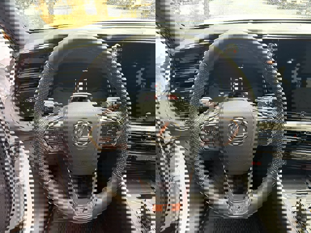 Used 2025 Lexus TX 500h AWD w/ Technology Package image 22