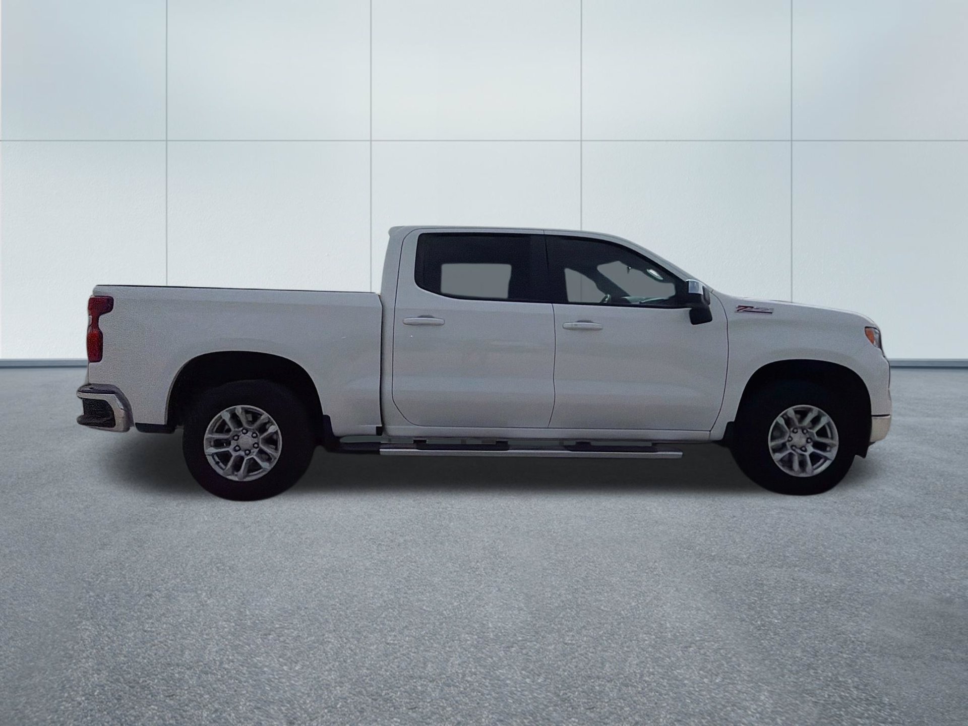Used 2025 Chevrolet Silverado 1500 LT AWD/4WD image 4