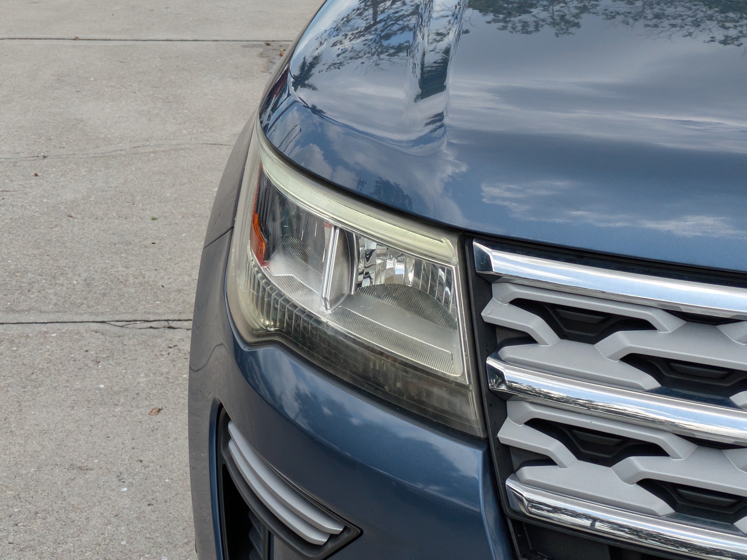 Certified 2018 Ford Explorer XLT FWD image 9
