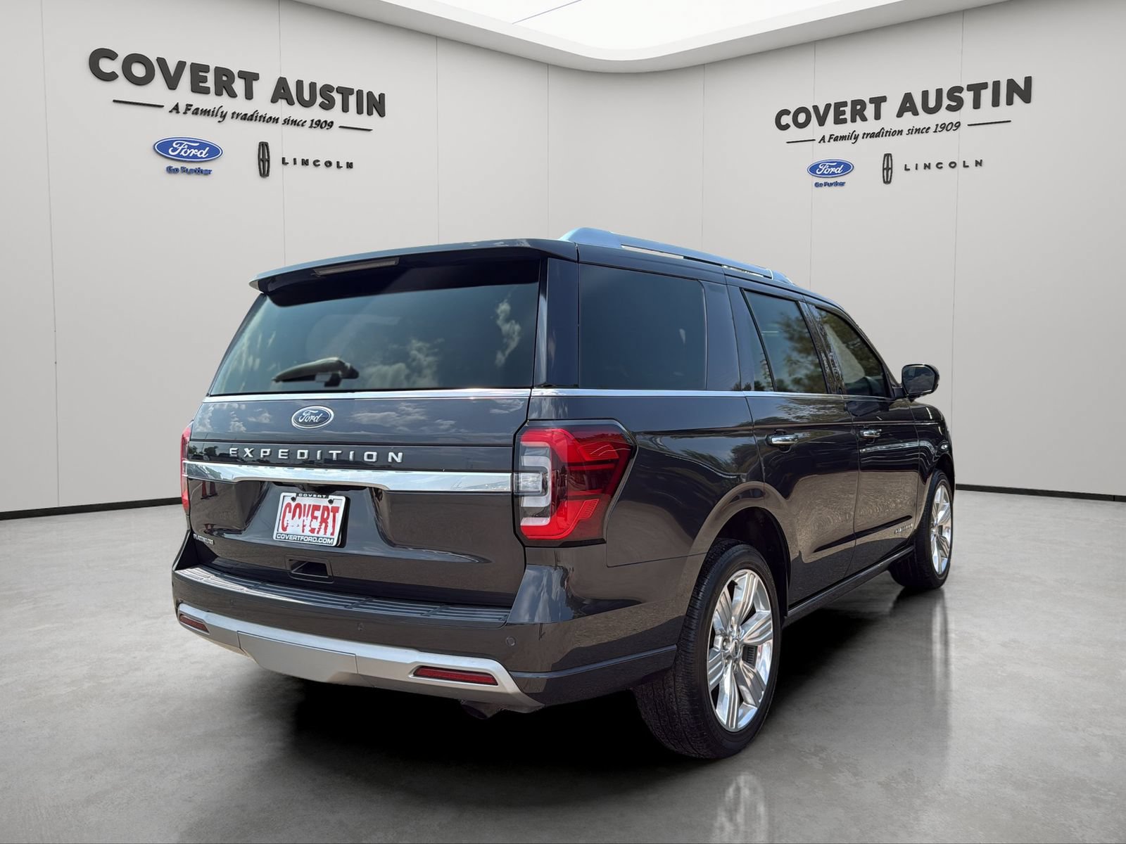 Certified 2023 Ford Expedition Platinum RWD image 5