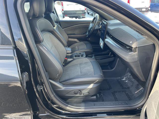 Certified 2025 Ford Mustang Mach-E GT image 32