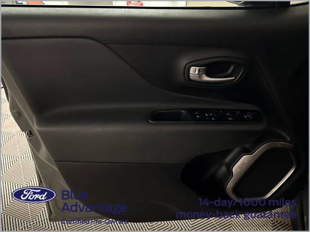 Used 2022 Jeep Renegade Latitude w/ Convenience Group AWD/4WD image 14