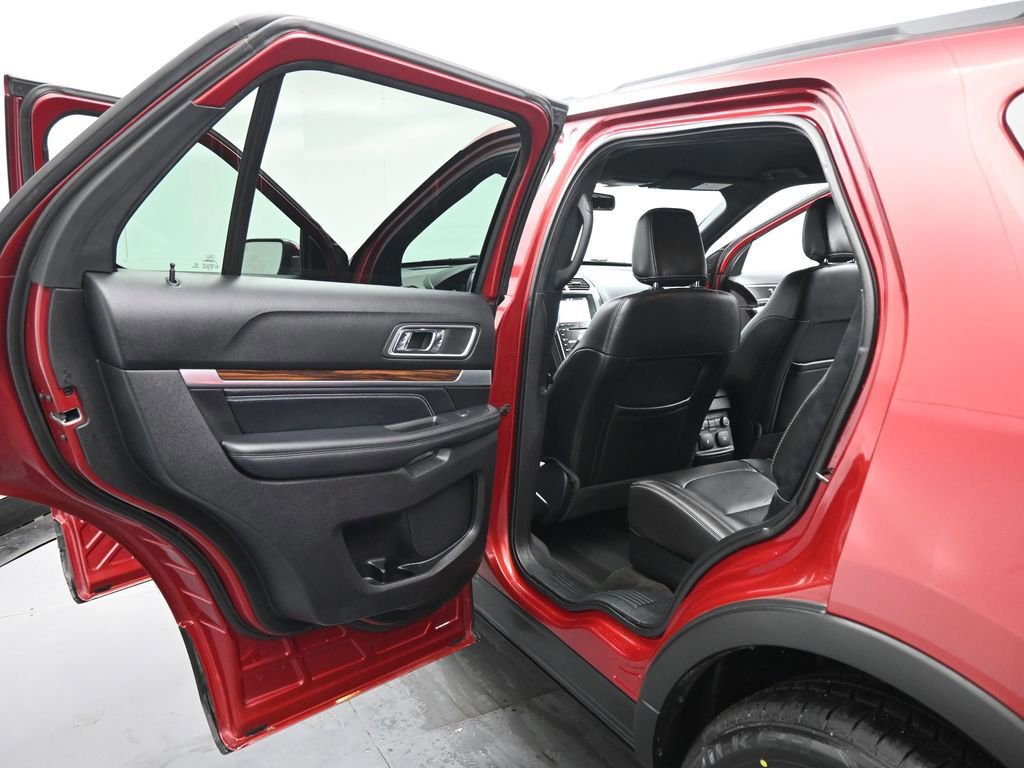 Certified 2018 Ford Explorer Limited w/ Ford Safe & Smart Package image 55