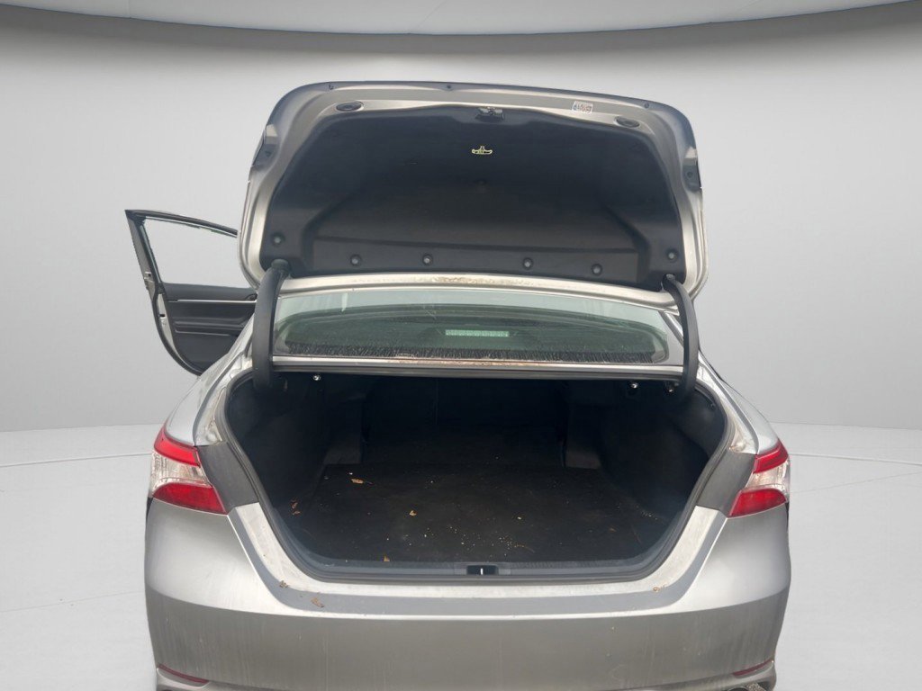 Used 2020 Toyota Camry SE image 14