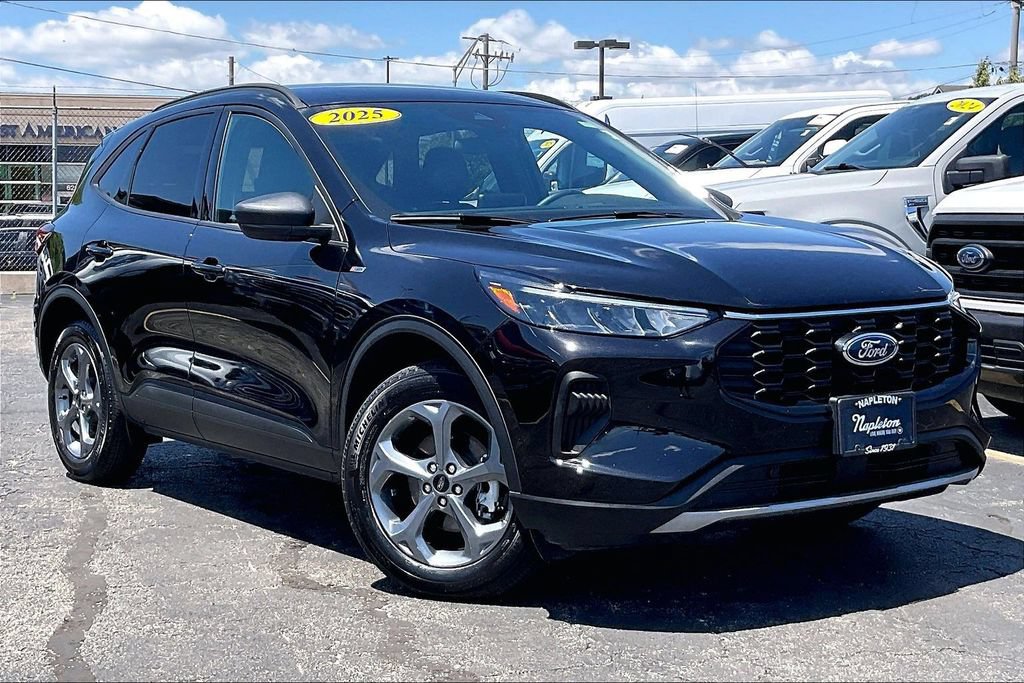 Certified 2025 Ford Escape ST-Line AWD/4WD image 35