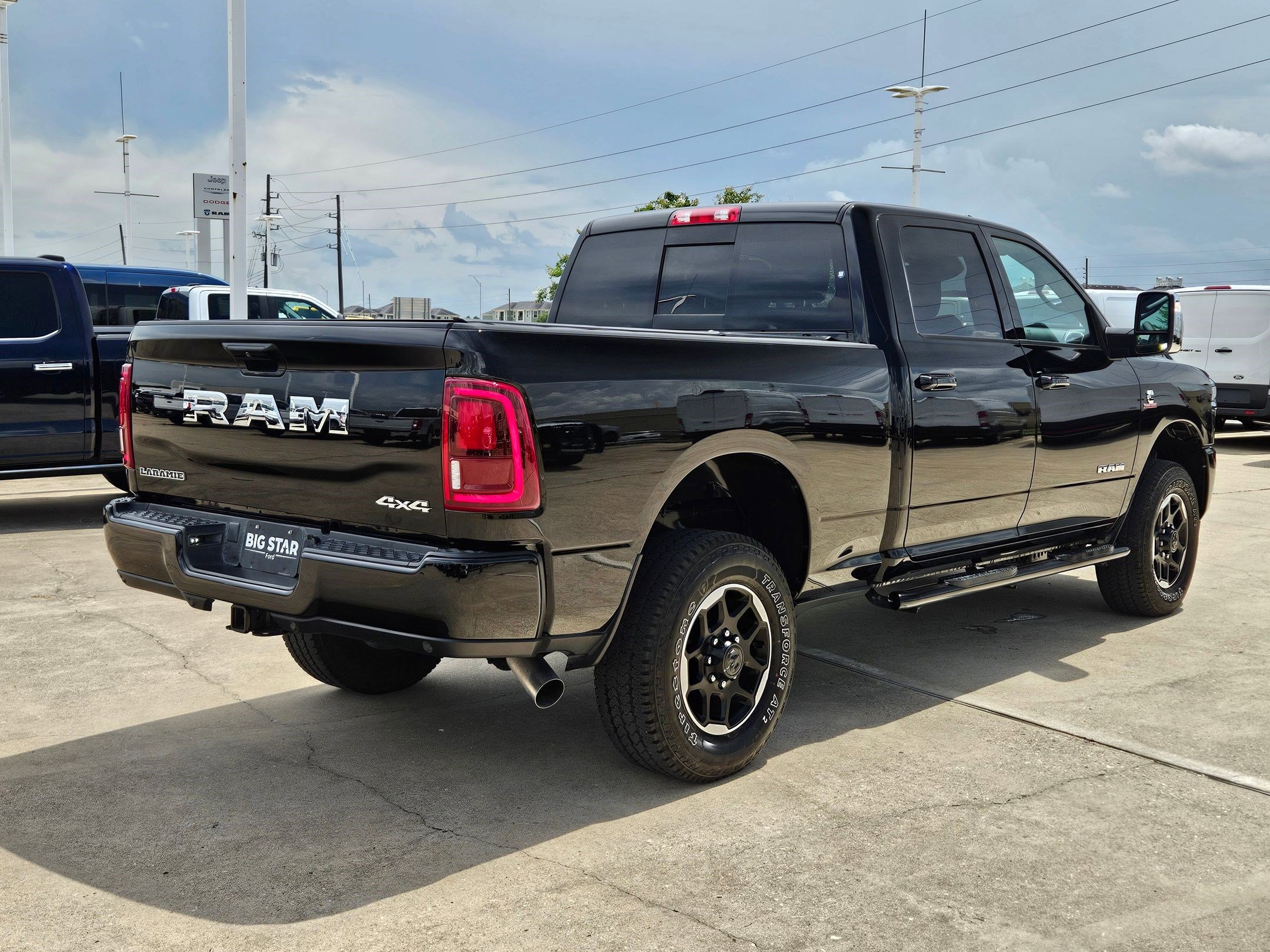 Used 2025 RAM 2500 Laramie AWD/4WD image 3