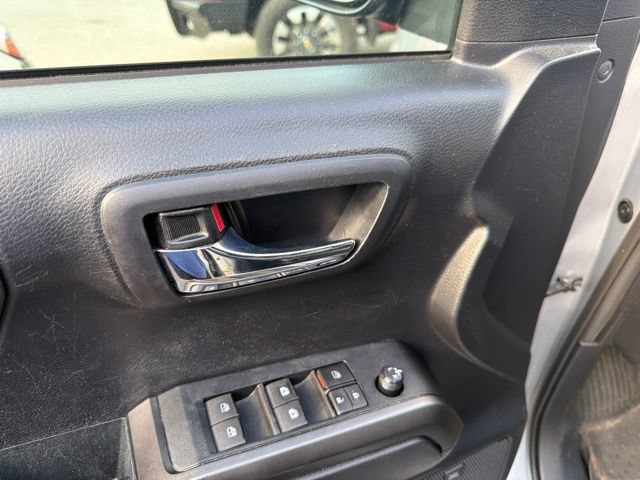 Used 2019 Toyota Tacoma TRD Off-Road AWD/4WD image 5