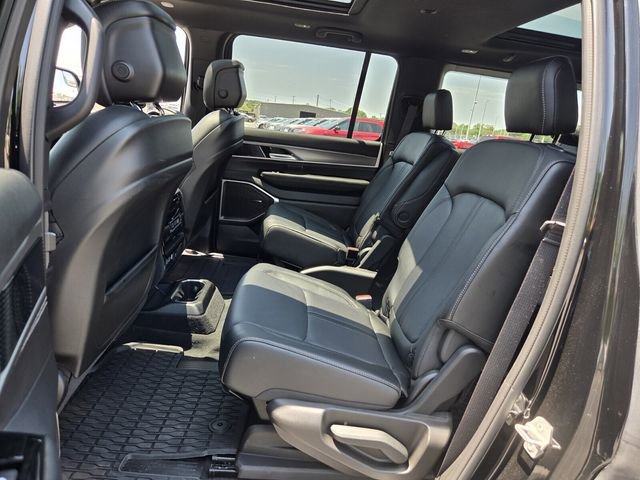 Used 2025 Jeep Wagoneer Series II w/ Premium Group I AWD/4WD image 10