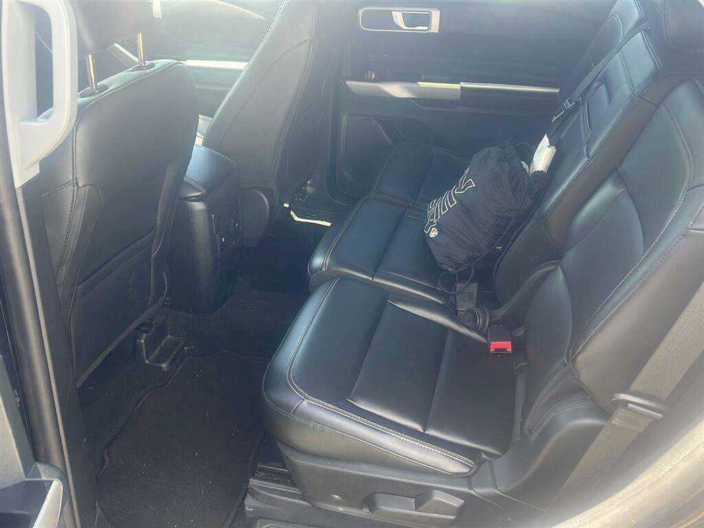 Certified 2023 Ford Explorer XLT w/ Equipment Group 202A AWD/4WD image 8