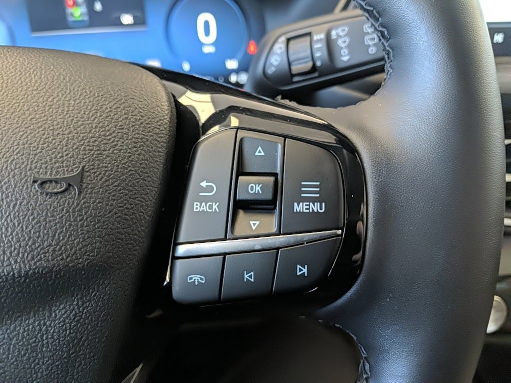 Certified 2025 Ford Escape Platinum w/ Premium Technology Package image 15