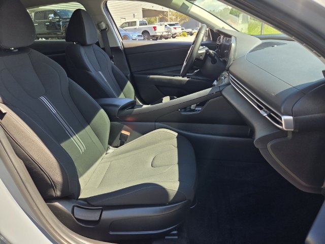 Used 2023 Hyundai Elantra SEL w/ Convenience Package FWD image 18