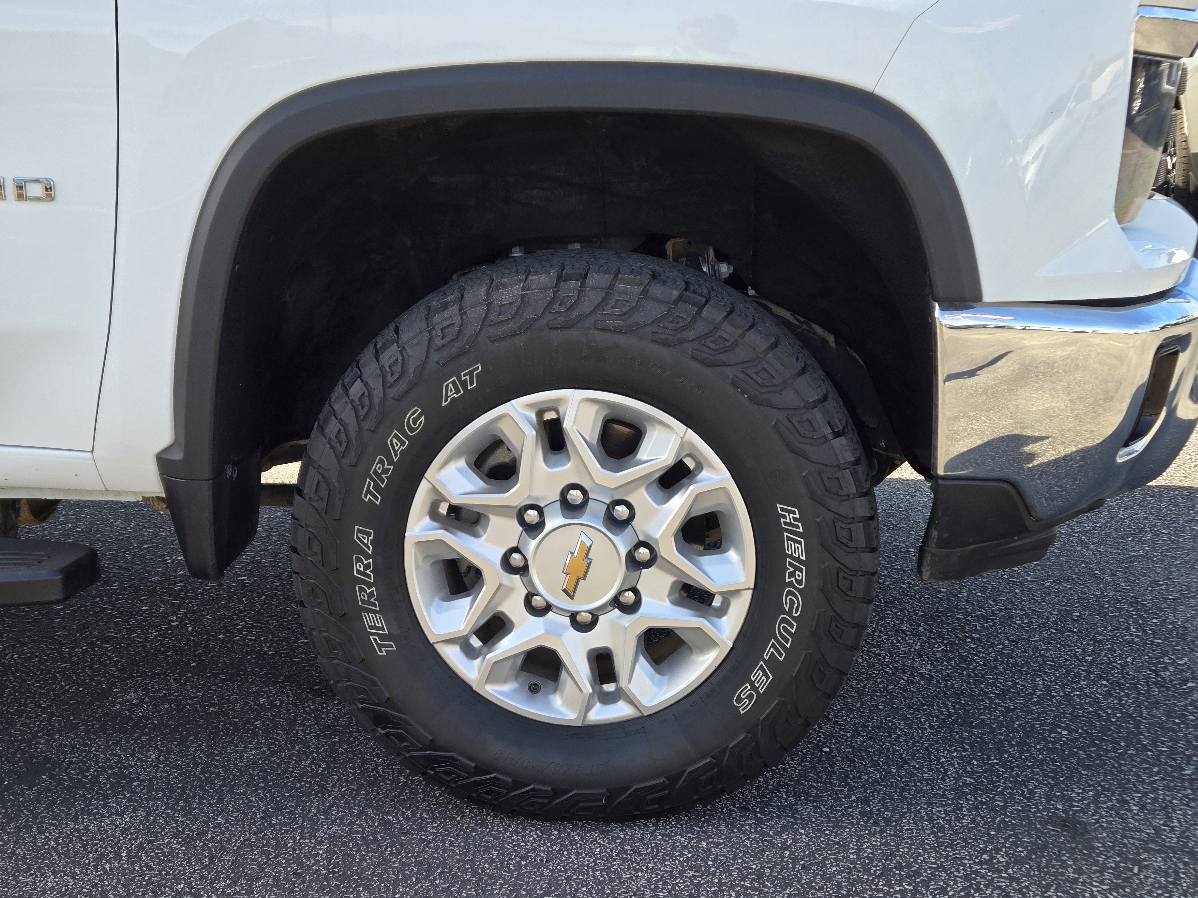 Used 2024 Chevrolet Silverado 2500 LT image 11