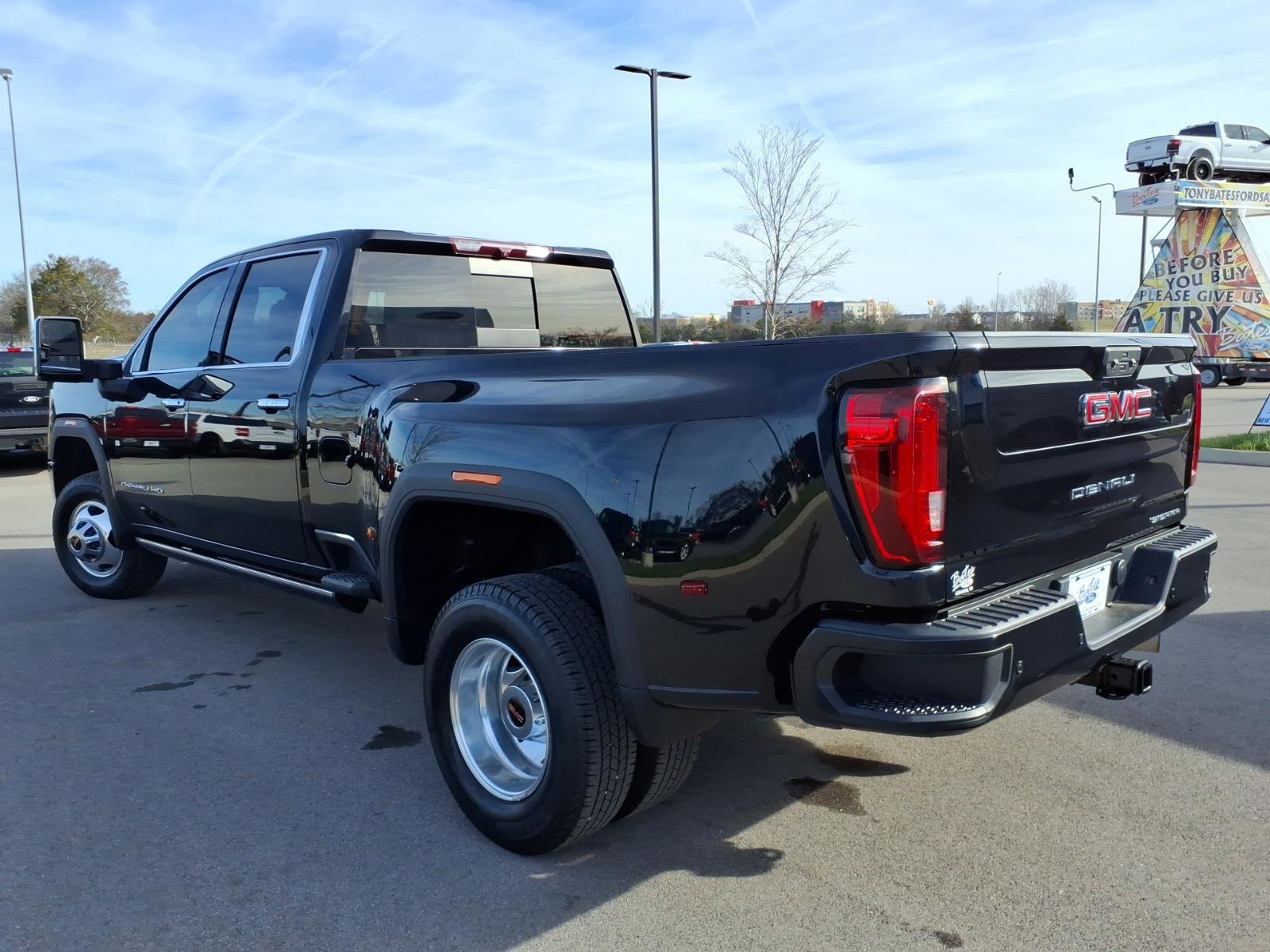 Used 2022 GMC Sierra 3500 Denali image 3