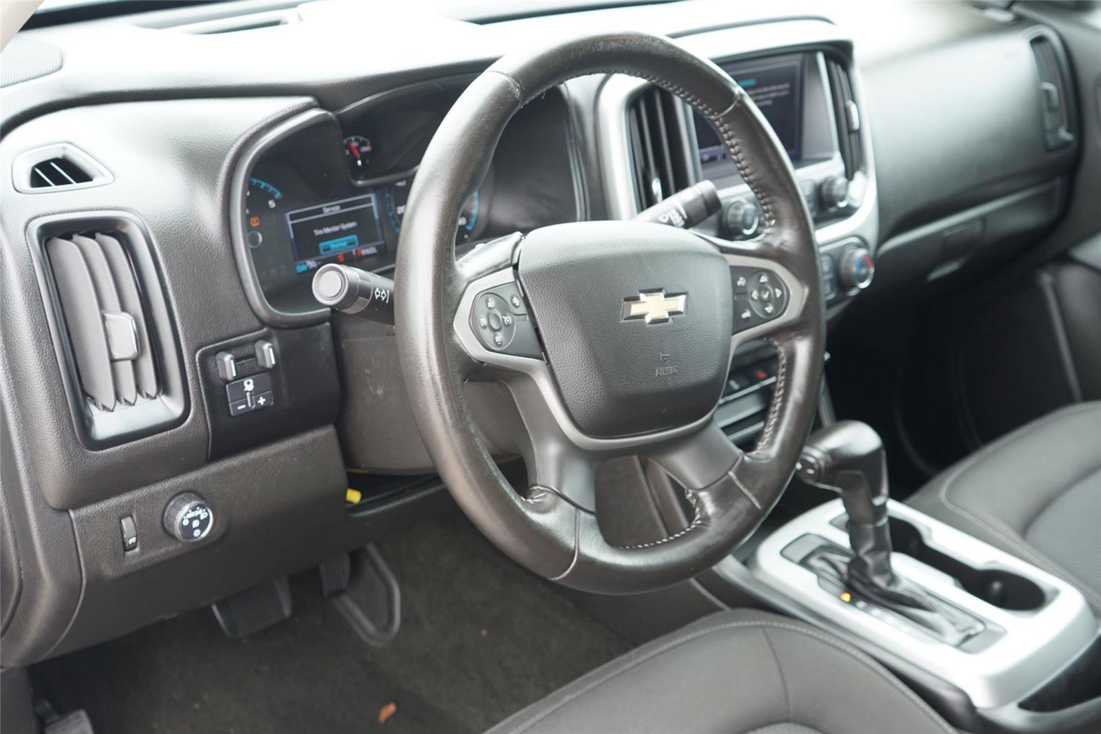 Used 2017 Chevrolet Colorado LT w/ LT Convenience Package RWD image 9