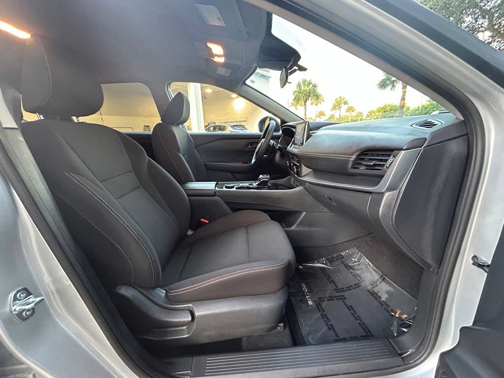Used 2024 Nissan Rogue S AWD/4WD image 23