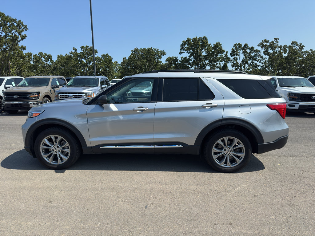 Certified 2022 Ford Explorer XLT w/ Equipment Group 202A AWD/4WD image 8