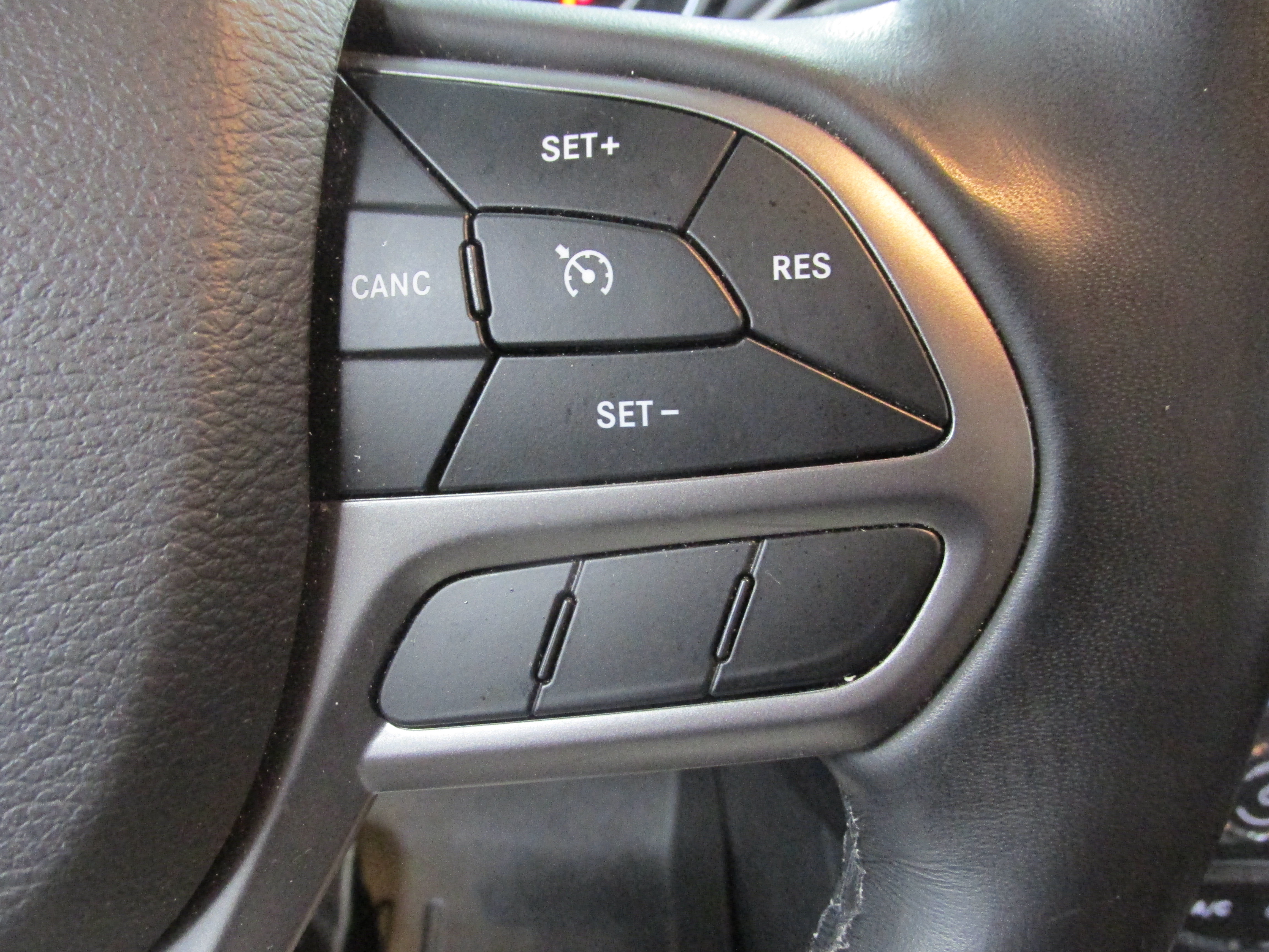 Used 2019 Jeep Cherokee Limited AWD/4WD image 35