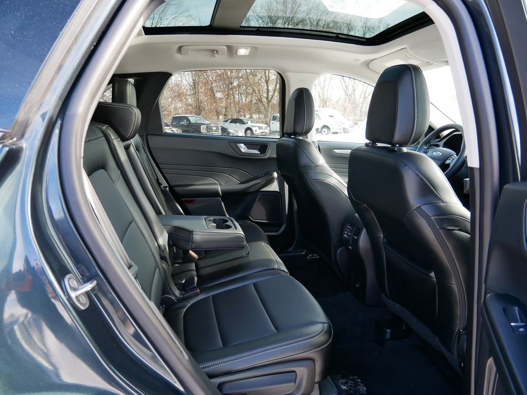 Certified 2022 Ford Escape Titanium w/ Class II Trailer Tow Package image 9