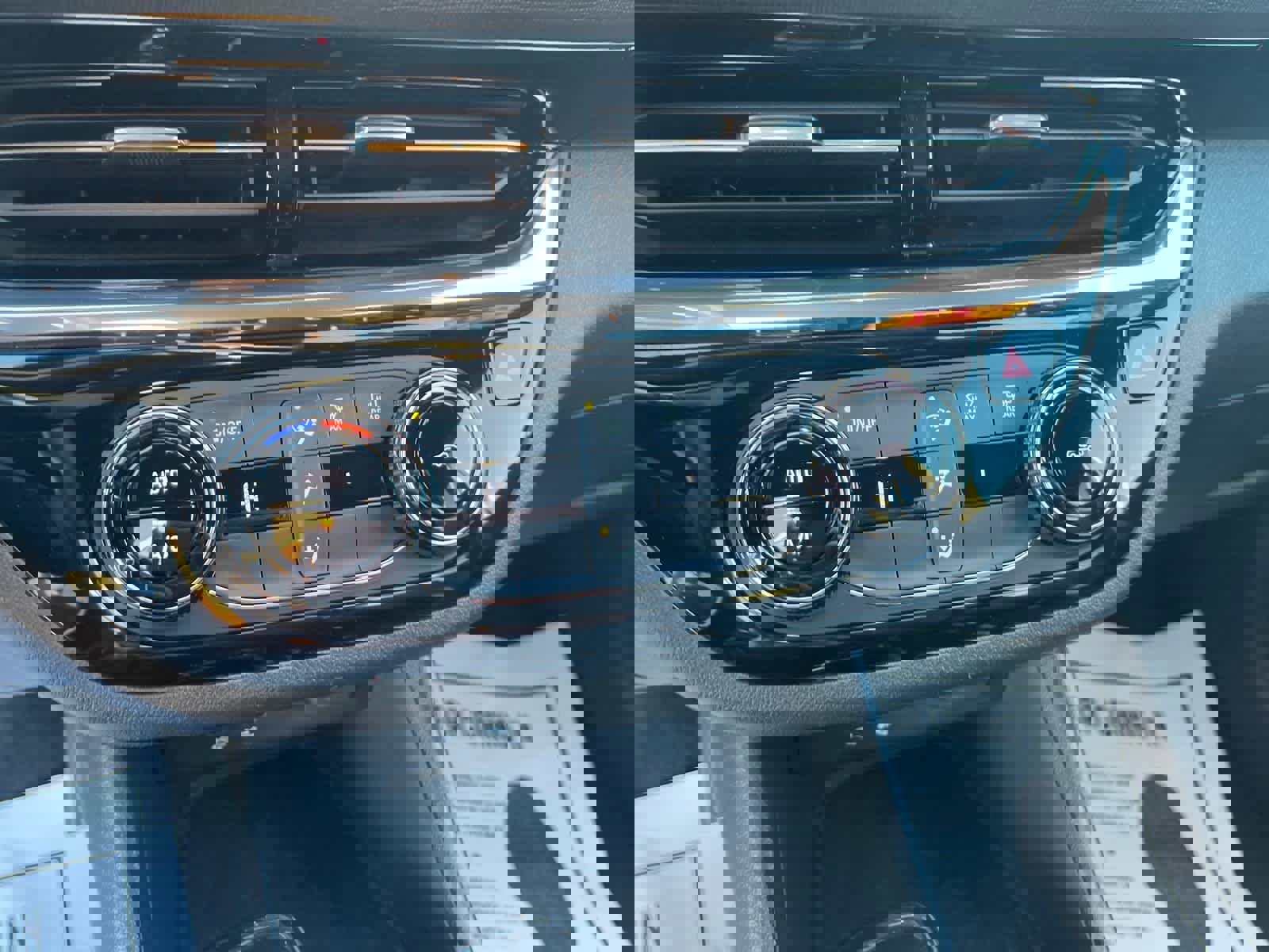 Used 2025 Buick Envista Sport Touring image 15