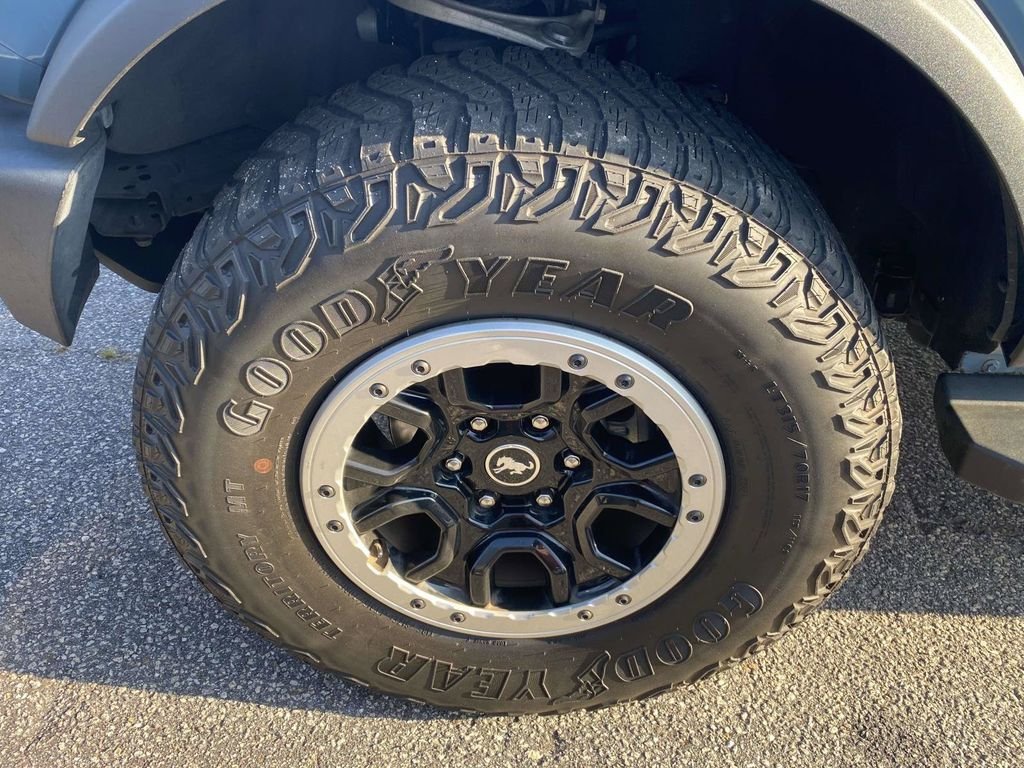 Certified 2022 Ford Bronco Outer Banks w/ Sasquatch Package AWD/4WD image 3