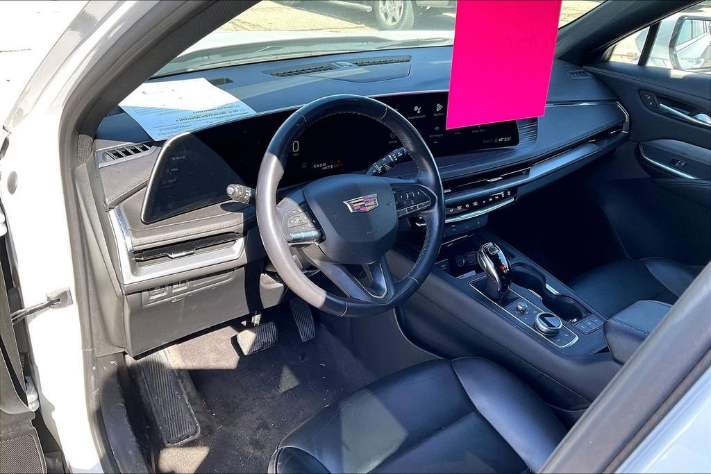 Used 2024 Cadillac XT4 Premium Luxury image 7