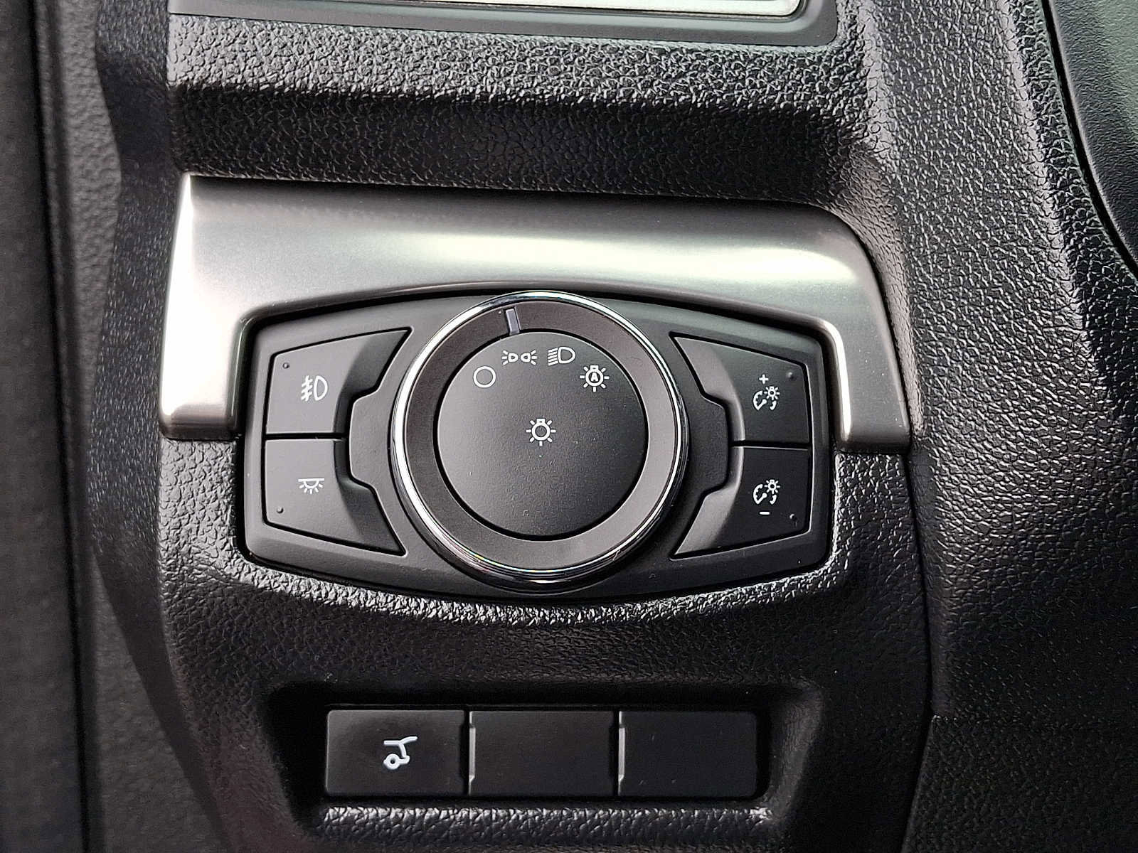 Certified 2019 Ford Explorer XLT w/ Equipment Group 202A image 29