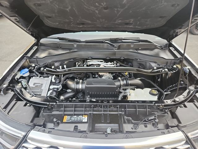 Certified 2023 Ford Explorer Platinum w/ Technology Package AWD/4WD image 20